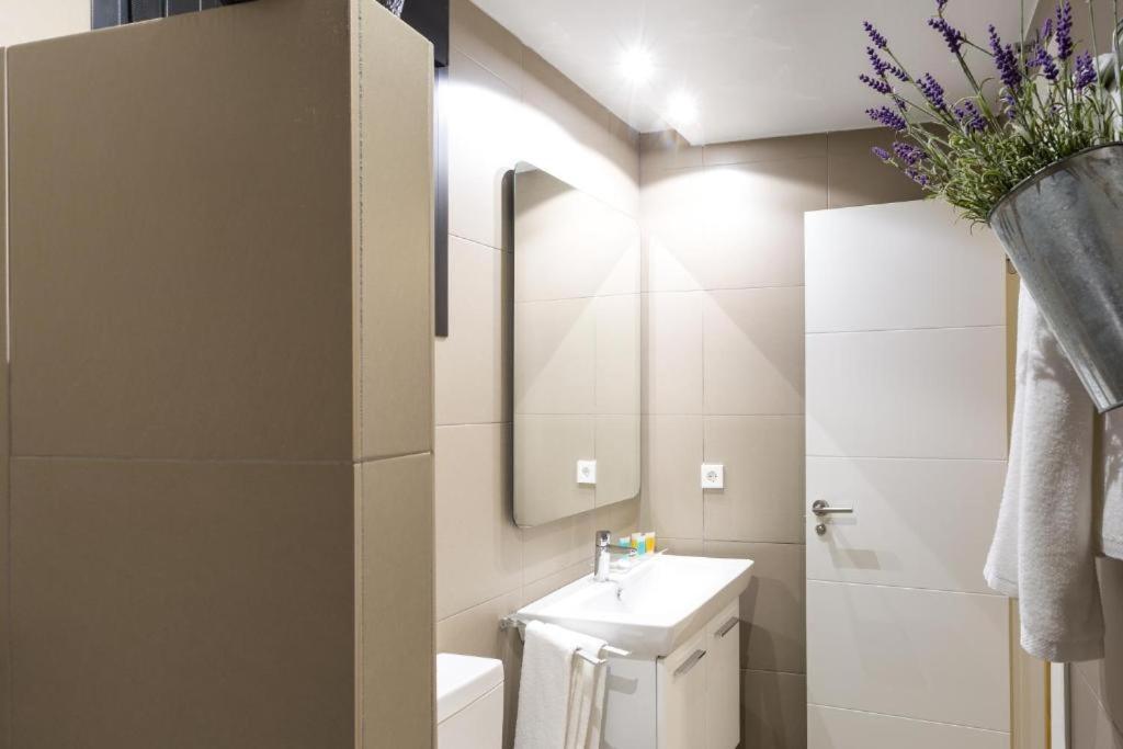 Atrivm San Julian Apartment Sevilla Bagian luar foto
