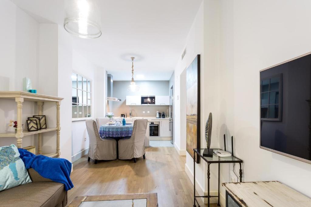 Atrivm San Julian Apartment Sevilla Bagian luar foto